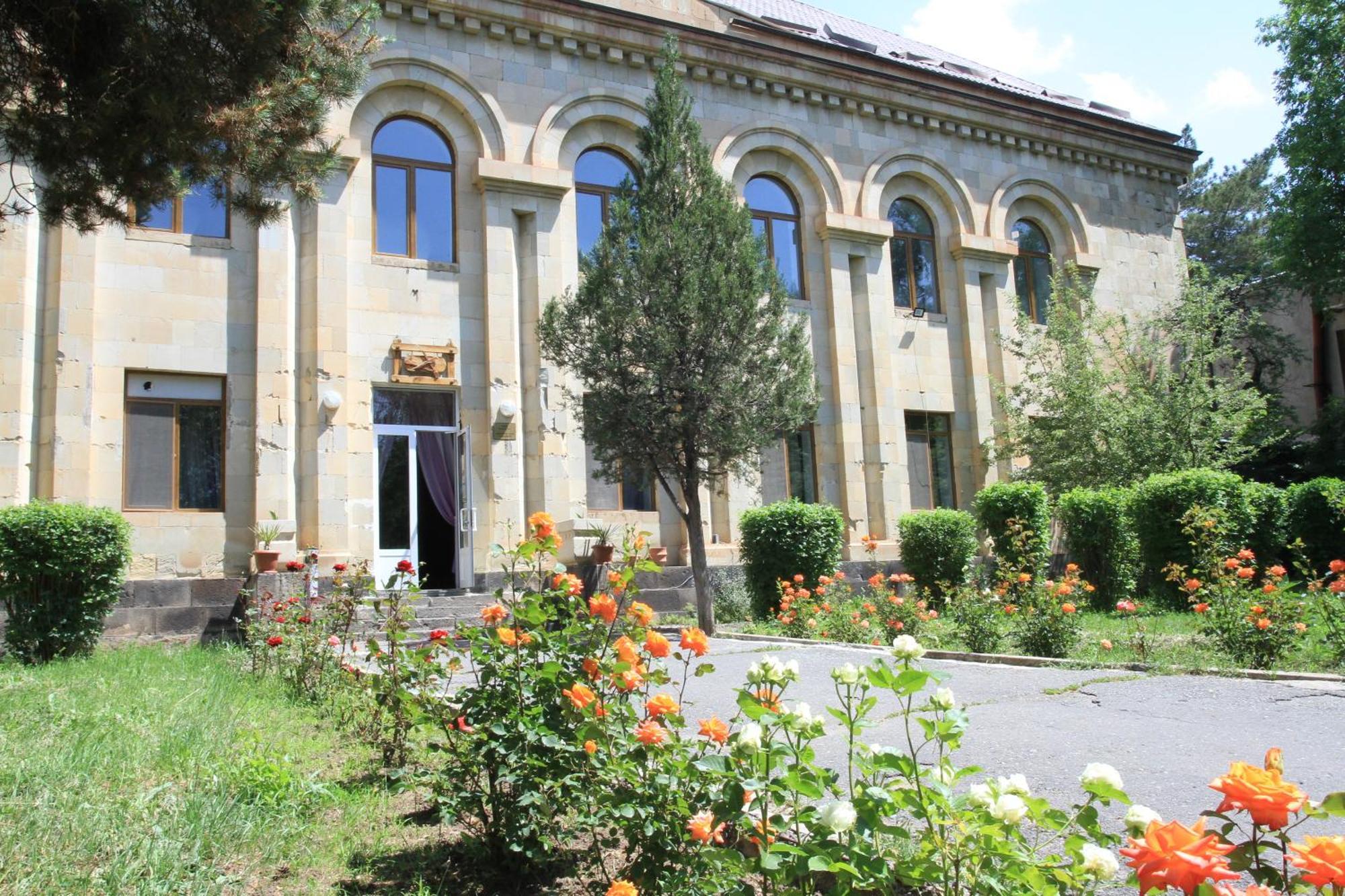 Health Resort Arzni 1 Exterior photo